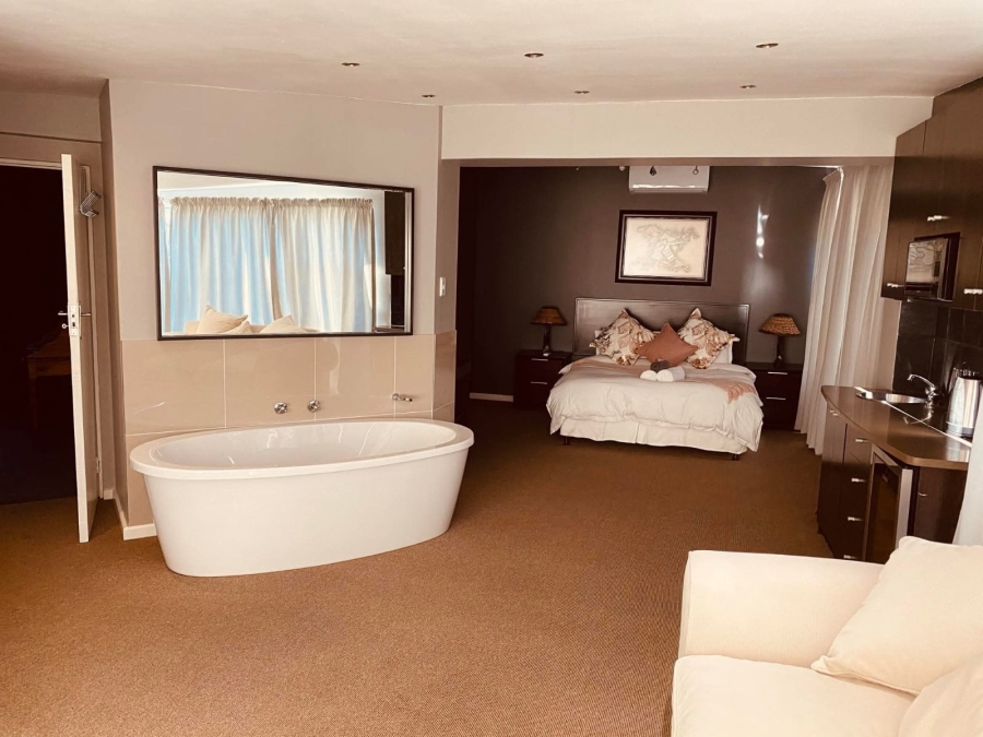 5 Bedroom Property for Sale in Jeffreys Bay Central Eastern Cape